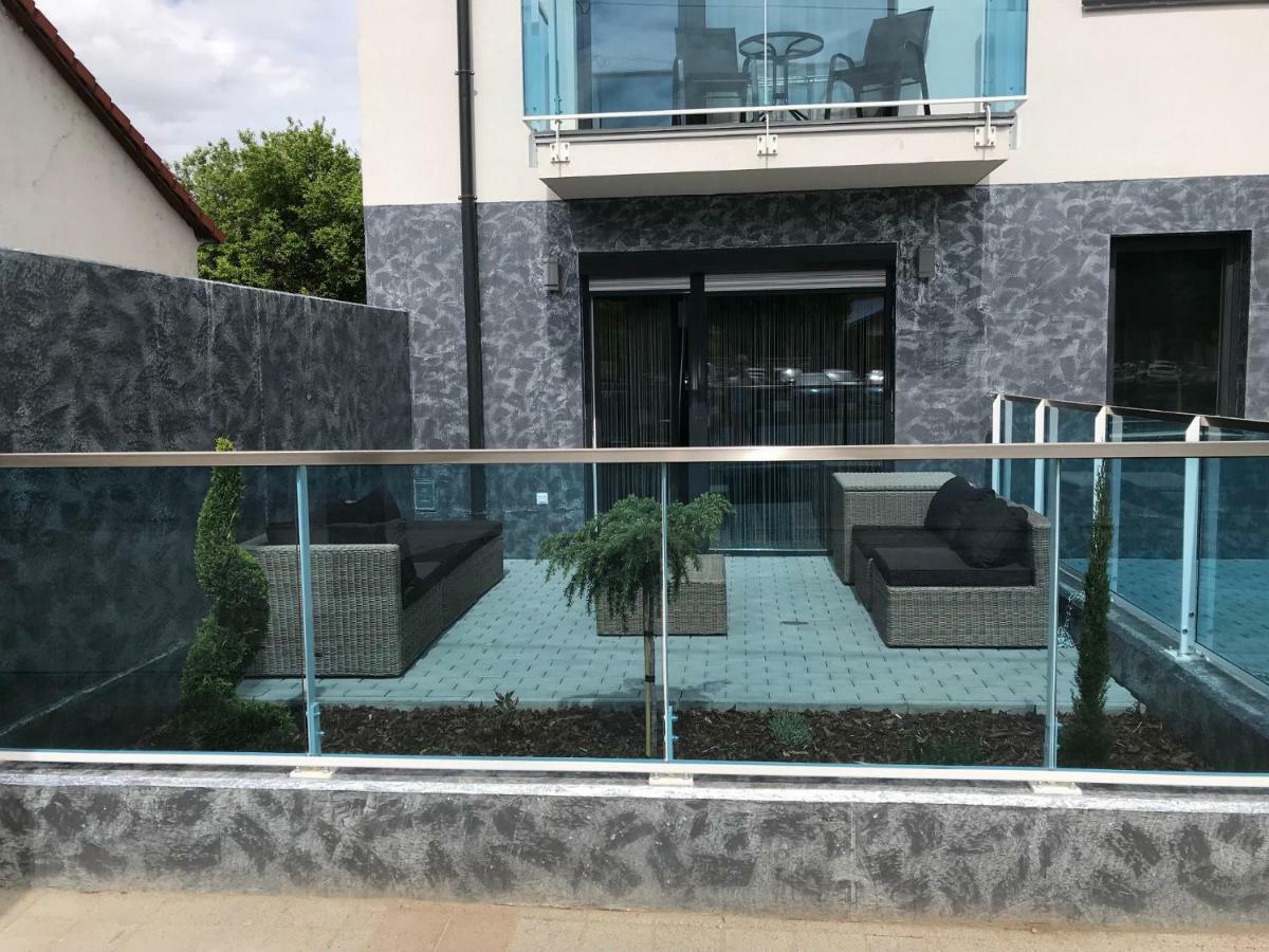 Orient Suite Sarvar Bagian luar foto