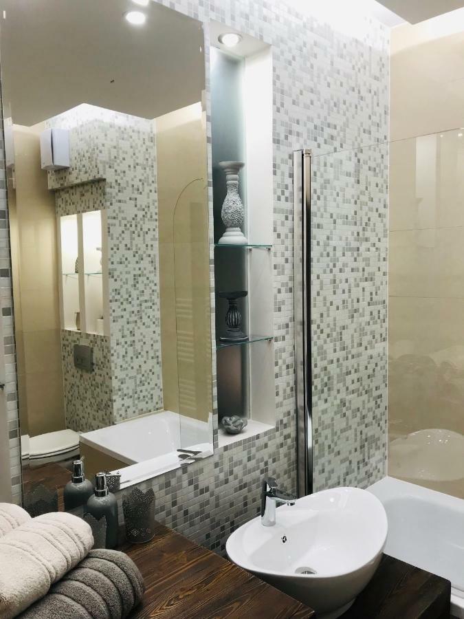 Orient Suite Sarvar Bagian luar foto