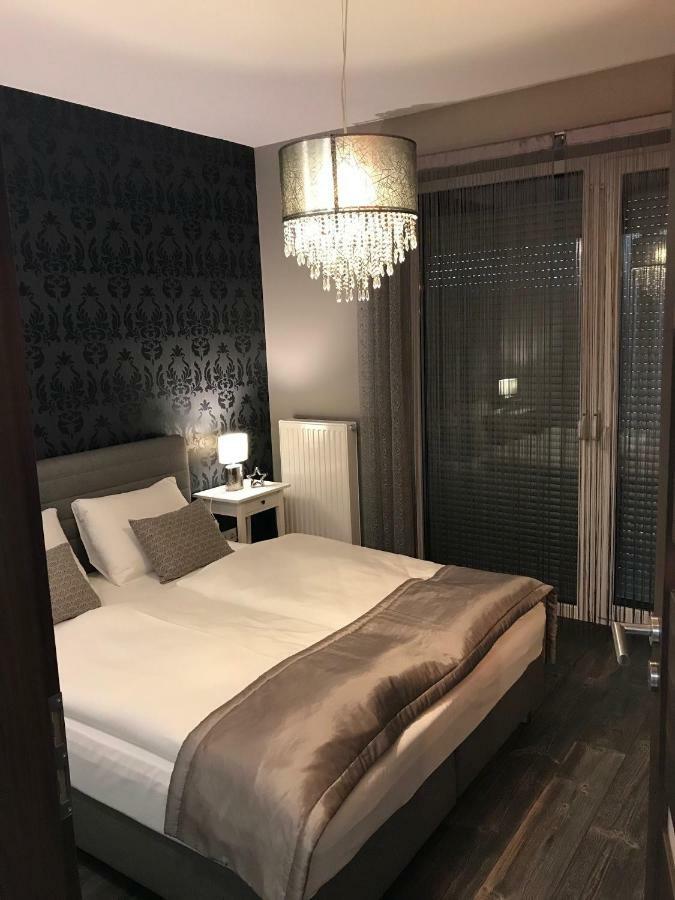 Orient Suite Sarvar Bagian luar foto