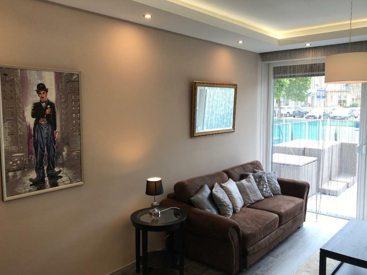 Orient Suite Sarvar Bagian luar foto