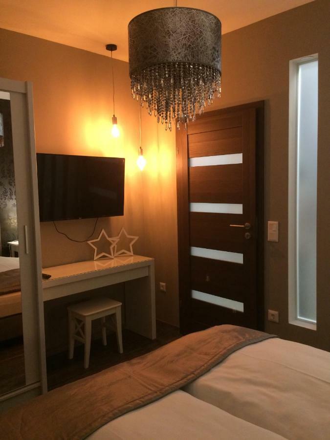 Orient Suite Sarvar Bagian luar foto